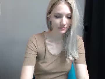 webcam girl gilliana_mo today image #430928