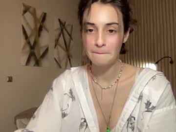 webcam girl crown_of_vice01 today image #3124565
