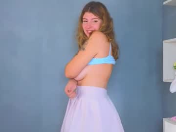 webcam girl flirtnsmirkk today image #4048167