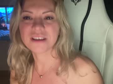 webcam girl kiradivine today image #2624494