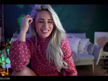 webcam girl provocatrixx today image #3313405