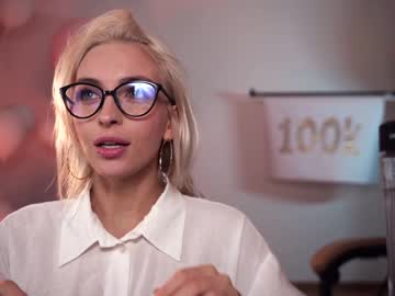 webcam girl peach_me today image #1577360