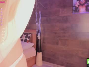 webcam girl yolandabertha today image #3705382