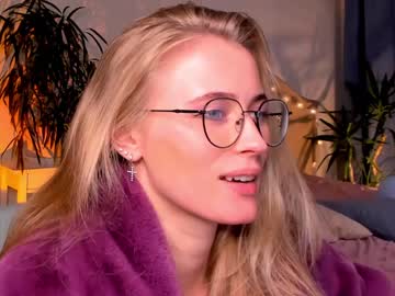 webcam girl linellali today image #2588401