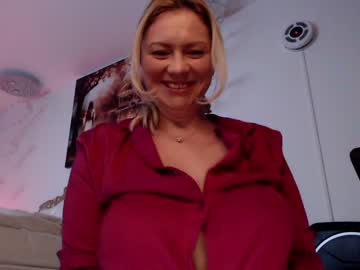 webcam girl kiradivine today image #1309937