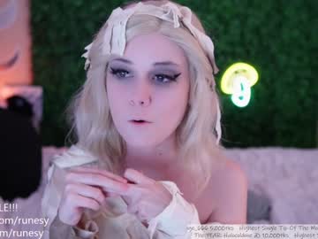 webcam girl runesy today image #2941735