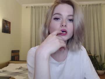 webcam girl yvaine777 today image #850660