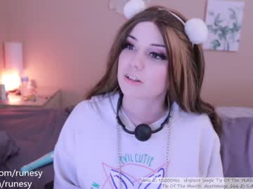 webcam girl runesy today image #2304089