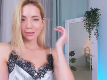 webcam girl emmi_rosee today image #1013436