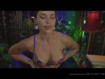 webcam girl lucieoude_ today image #2597450