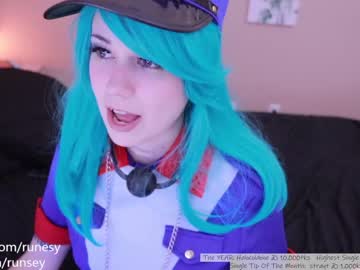 webcam girl runesy today image #1980493