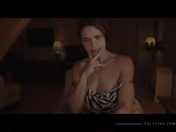 webcam girl lucieoude_ today image #2632767
