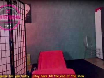 webcam girl monkeylina today image #1040419