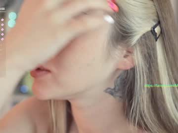 webcam girl mia_milagros today image #2080488