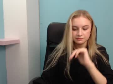 webcam girl _petite_sweet today image #200570