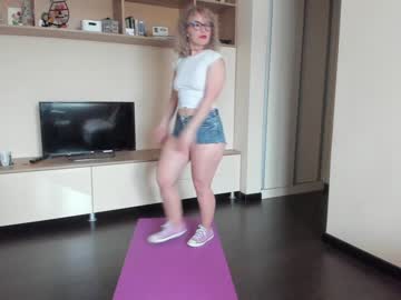webcam girl emilymilf__ today image #3926197