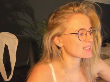 webcam girl linellali today image #3010844