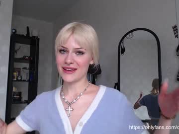 webcam girl _mllymoore_ today image #2282266