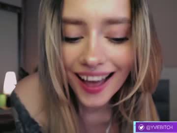 webcam girl _yvie_ today image #3782583