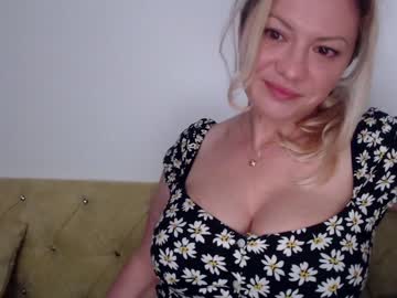 webcam girl kiradivine today image #1762366