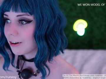 webcam girl runesy today image #2819407