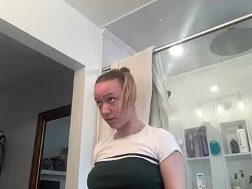 webcam girl carlyy13 today image #4060668