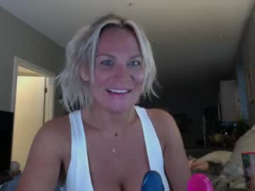 webcam girl nashvillemilfnextdoor today image #2959288