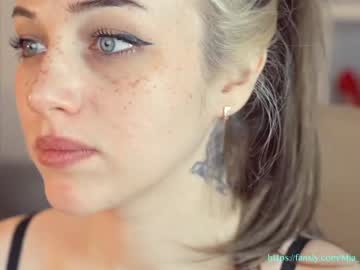webcam girl mia_milagros today image #1801310