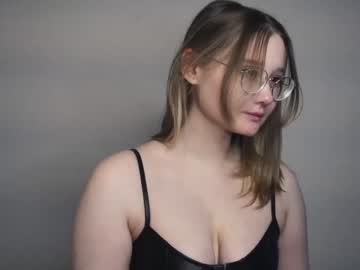 webcam girl moon_milking today image #3978987