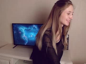 webcam girl feral_berry156 today image #910041