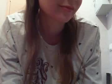 webcam girl kyliesweetyy today image #796976