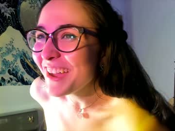 webcam girl littlee33 today image #96997