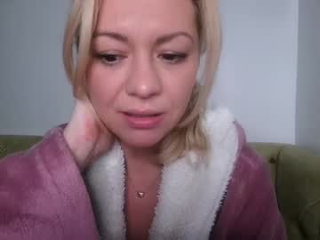 webcam girl kiradivine today image #3334701