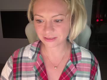 webcam girl kiradivine today image #2723476