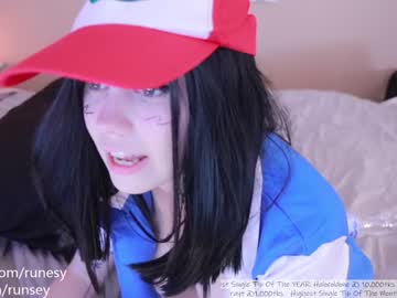 webcam girl runesy today image #1549656