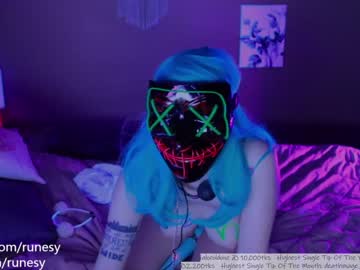 webcam girl runesy today image #2433424