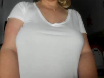 webcam girl kiradivine today image #3276878