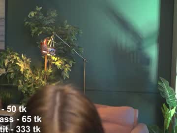 webcam girl ella_knockers_xl today image #1263667