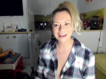 webcam girl kiradivine today image #3096927