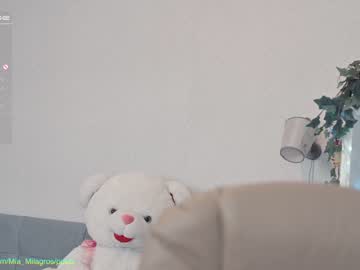 webcam girl mia_milagros today image #1972940