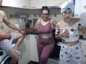 webcam couple maya_and_guests today image #2568091
