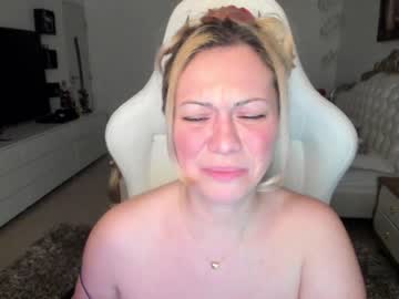 webcam girl kiradivine today image #1022480
