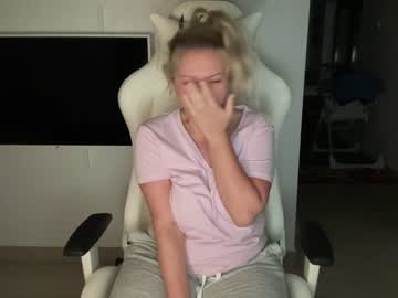 webcam girl kiradivine today image #2702288