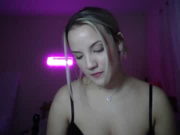 webcam girl varsitybaby000 today image #1039387