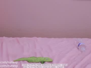webcam girl runesy today image #2037702