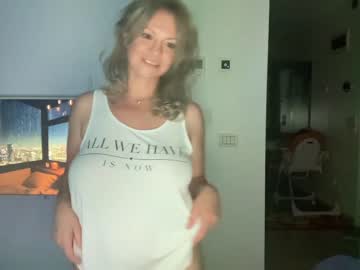 webcam girl kiradivine today image #2487932