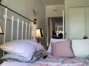 webcam girl gl1tter_barbie today image #1372814