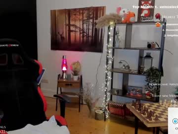 webcam girl kimilee22 today image #612522