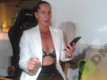 webcam girl the_milf_steff today image #2331043