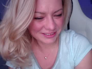webcam girl kiradivine today image #979696